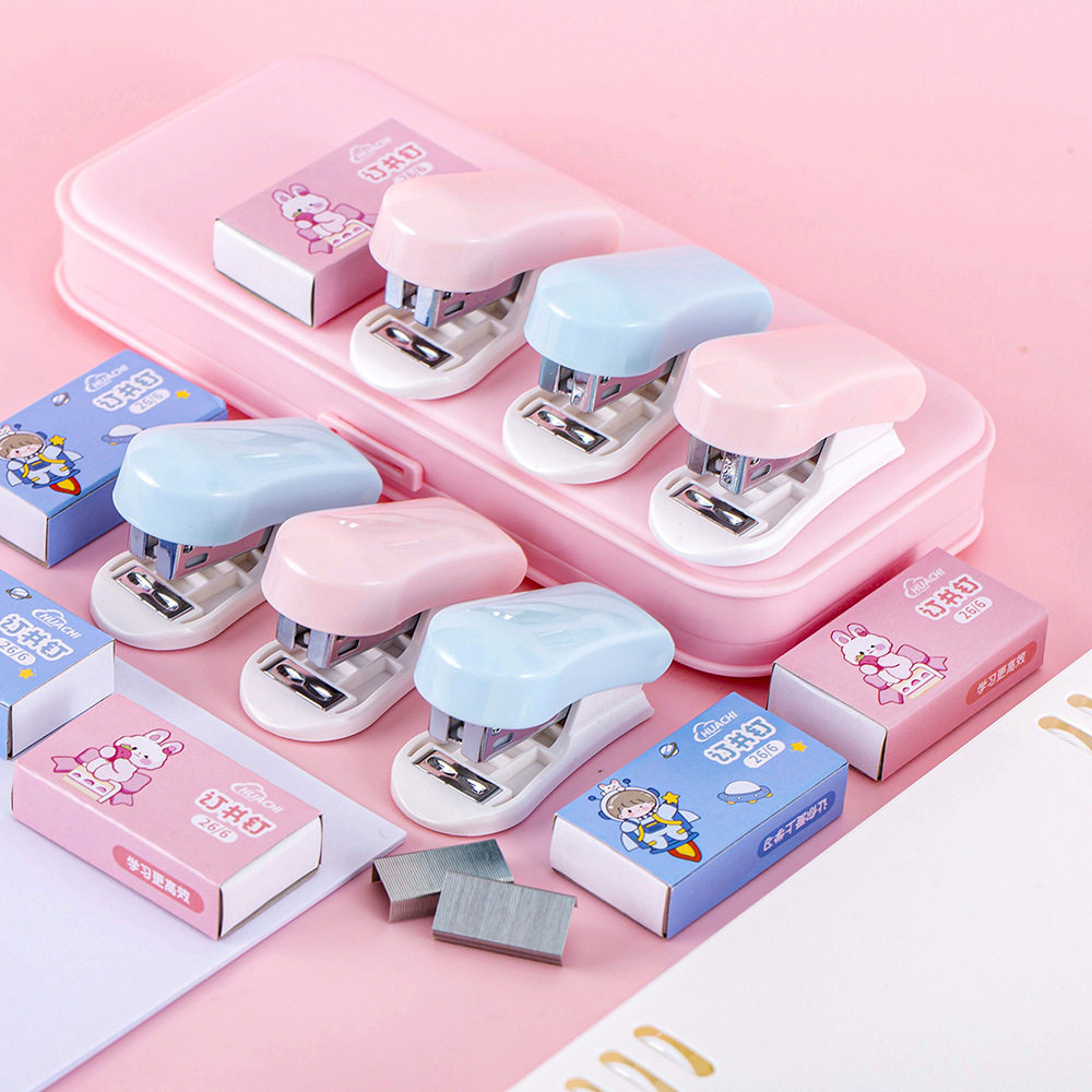 卡通高颜值迷你订书机省力装订机