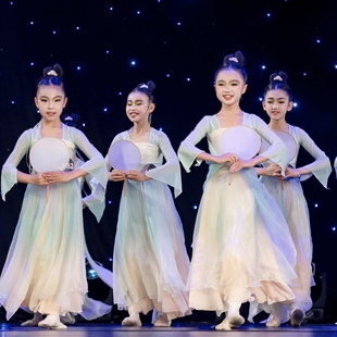 儿童古典舞清庭云月演出服国风舞蹈儿童群舞团扇道具扇舞演出服装