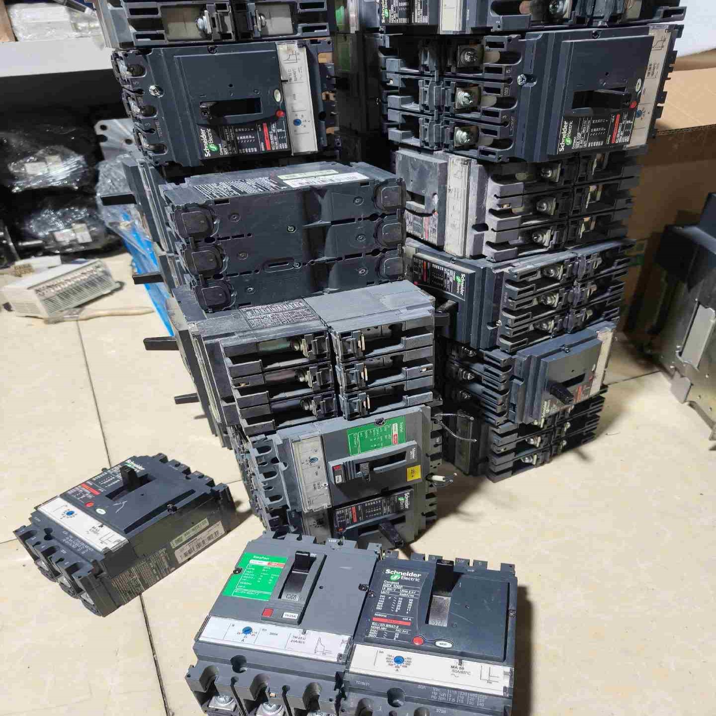施耐德塑壳断路器开关 CVS100FNSX100F议价