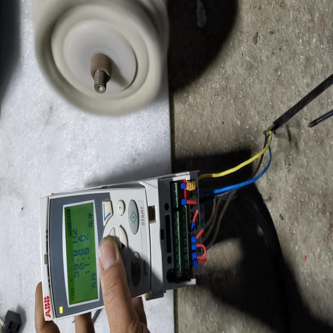 议价~ABB0.75千瓦变频器 ACS355-03E-02A3-4