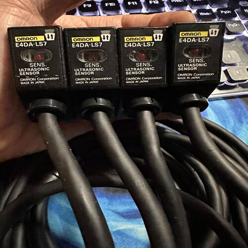 (议价)超声波传感器，E4DA-LS74件，成色一般