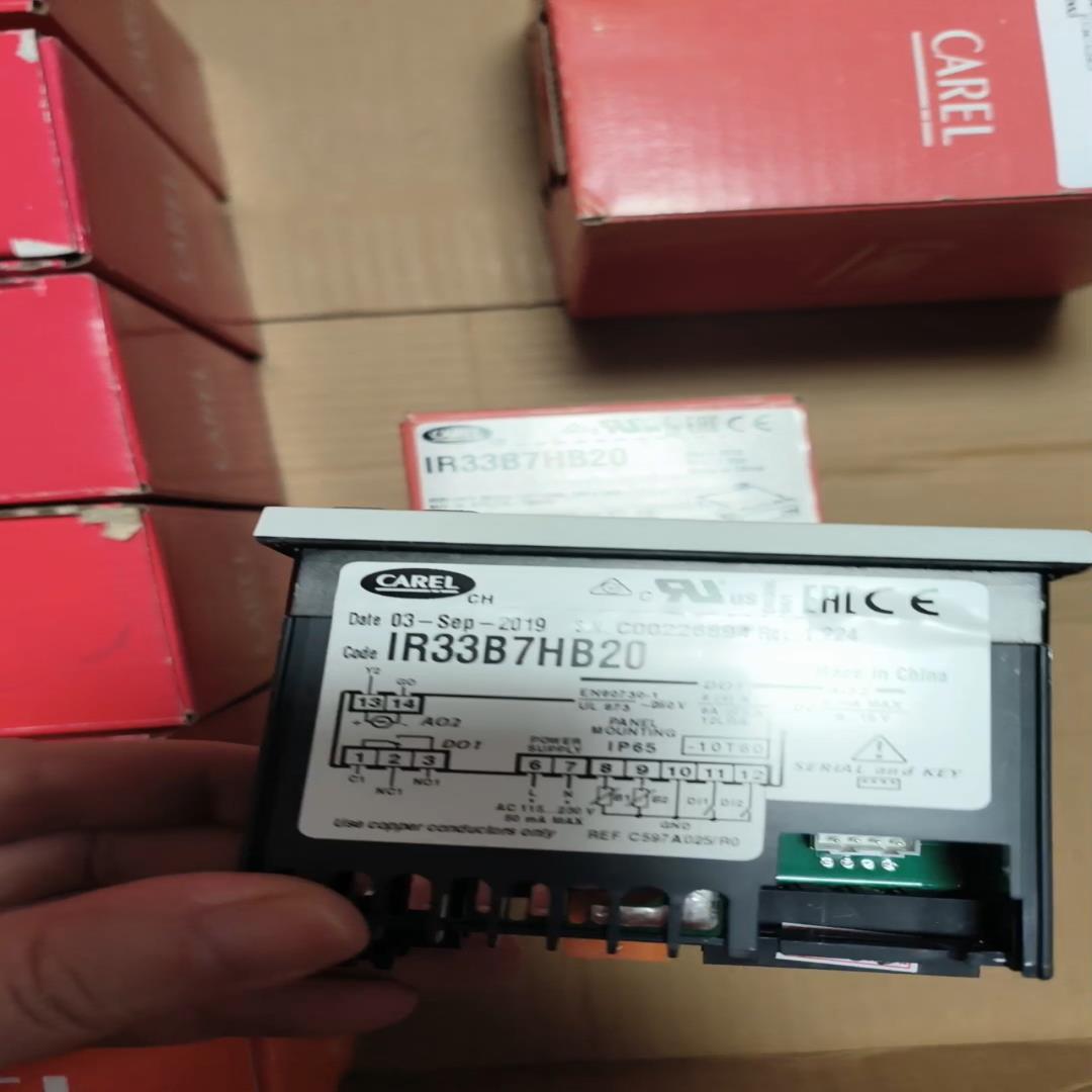 卡乐IR33B7HB20一个，后一个卡乐控制器(崽崽配件）