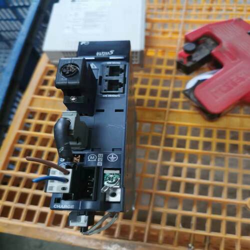 询价~富士伺服驱动器RYH401F5-VV2  400W实物图