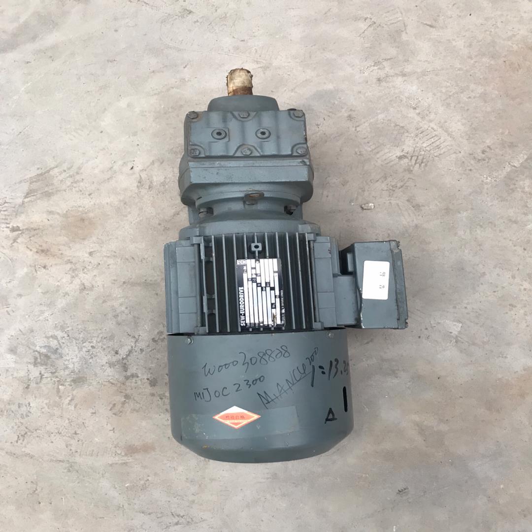 一台sew未使用过齿轮减速机，型号：R37 DM90L4，功（咳咳电