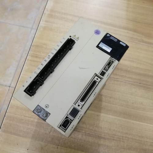 安川伺服驱动器 1.5KW SGDV-120A01A  SG（耶耶电子）