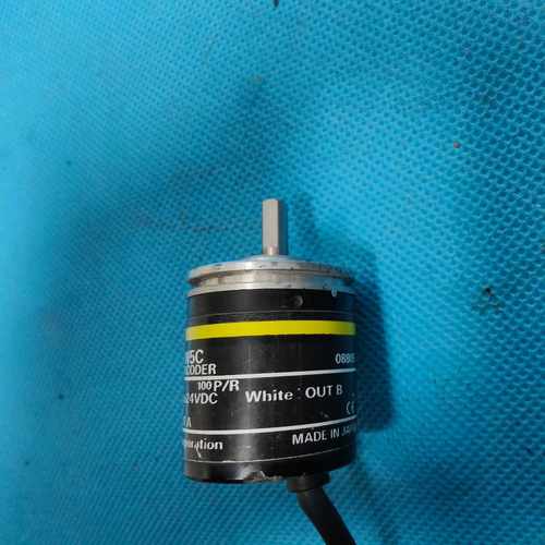 议价欧姆龙100线旋转编码器E6A2-CW5C，电压12~24V
