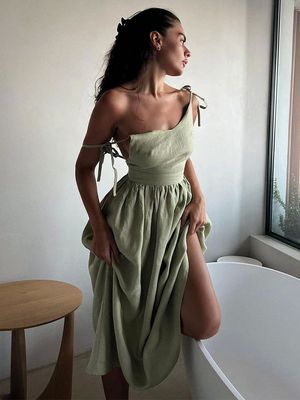 Strap up V-neck backless beach dress 系带V领露背沙滩连衣裙女