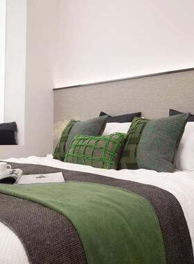 现简约IMQ森林绿酒店民宿床品多件套样板设计师软装搭房代配抱枕