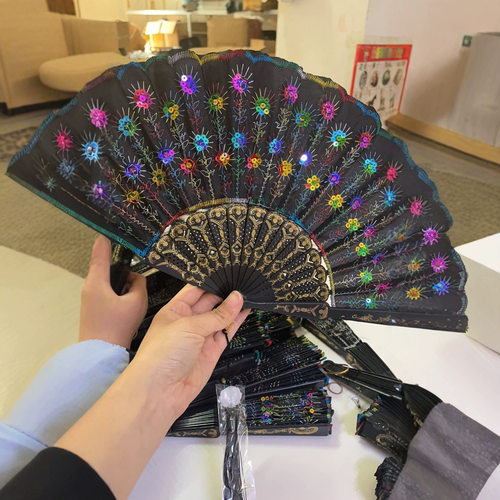 西班牙塑料扇子 刺绣亮片扇子 孔雀尾羽造型 小额混批颜色多