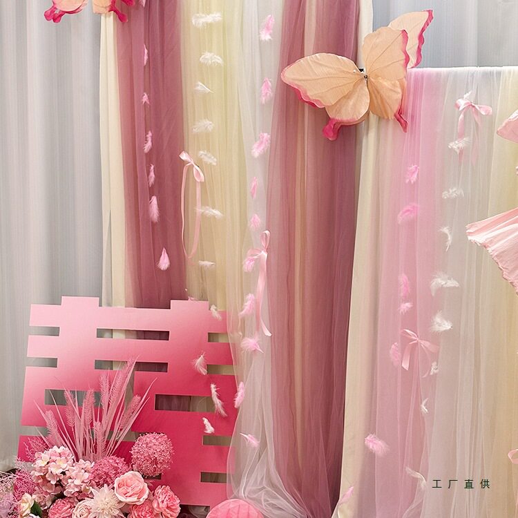 粉色婚房装饰布置晨袍拍照背景纱幔羽毛kt板喜字褶皱花高级感超仙