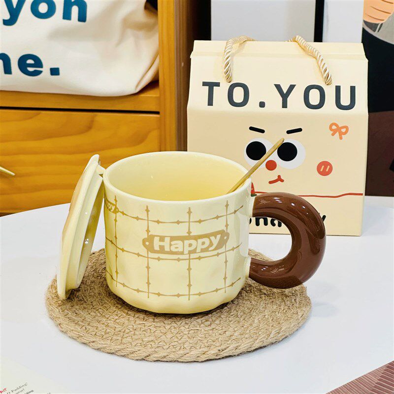 速发带盖勺子大黄高颜值容英文马克杯奶生量杯子伴手礼小礼盒陶瓷