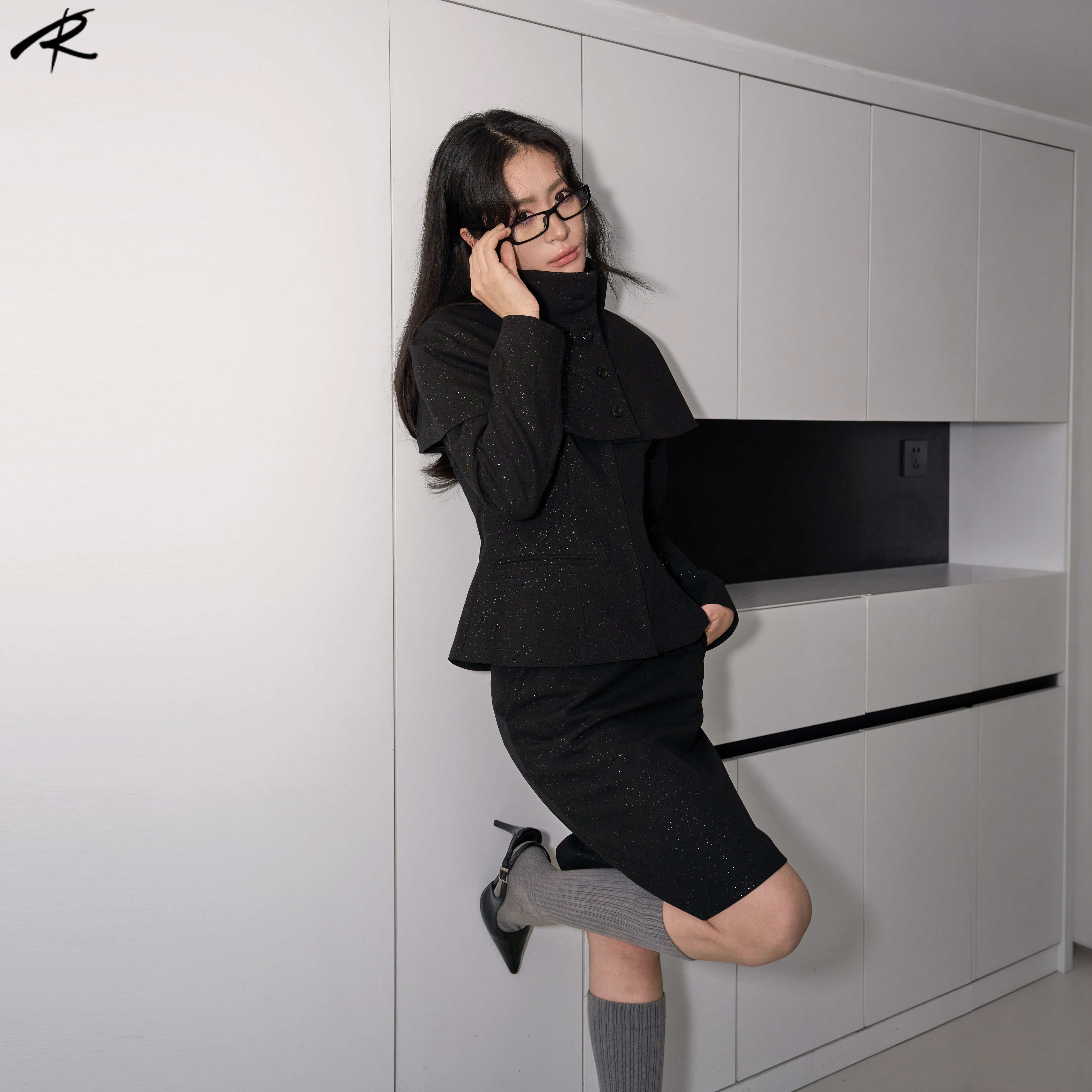 RIP THE TIE 时髦判官 黑色亮闪斗篷西装套装 高智感办公室海妖风