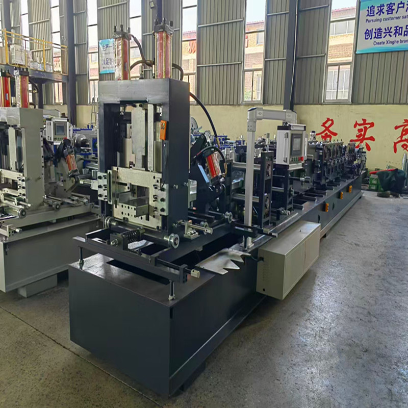 全自动换型两用快速换型CZ一体机生产厂家兴和机械檩条机发往重庆