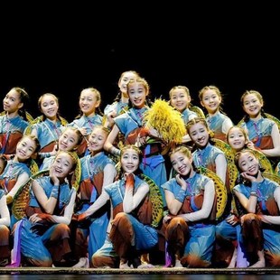 速发小荷风采我们 田野演蹈表演服族民童儿童斗笠道具舞出服装