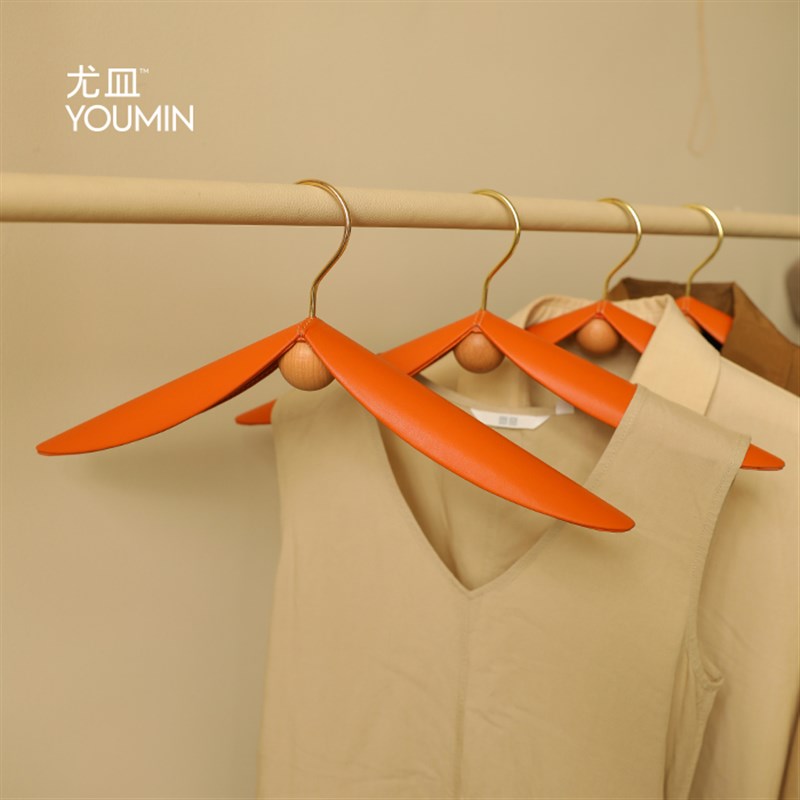尤皿 设计感高级皮革金属不锈钢C衣帽间衣架无痕旋转名宿酒店衣架