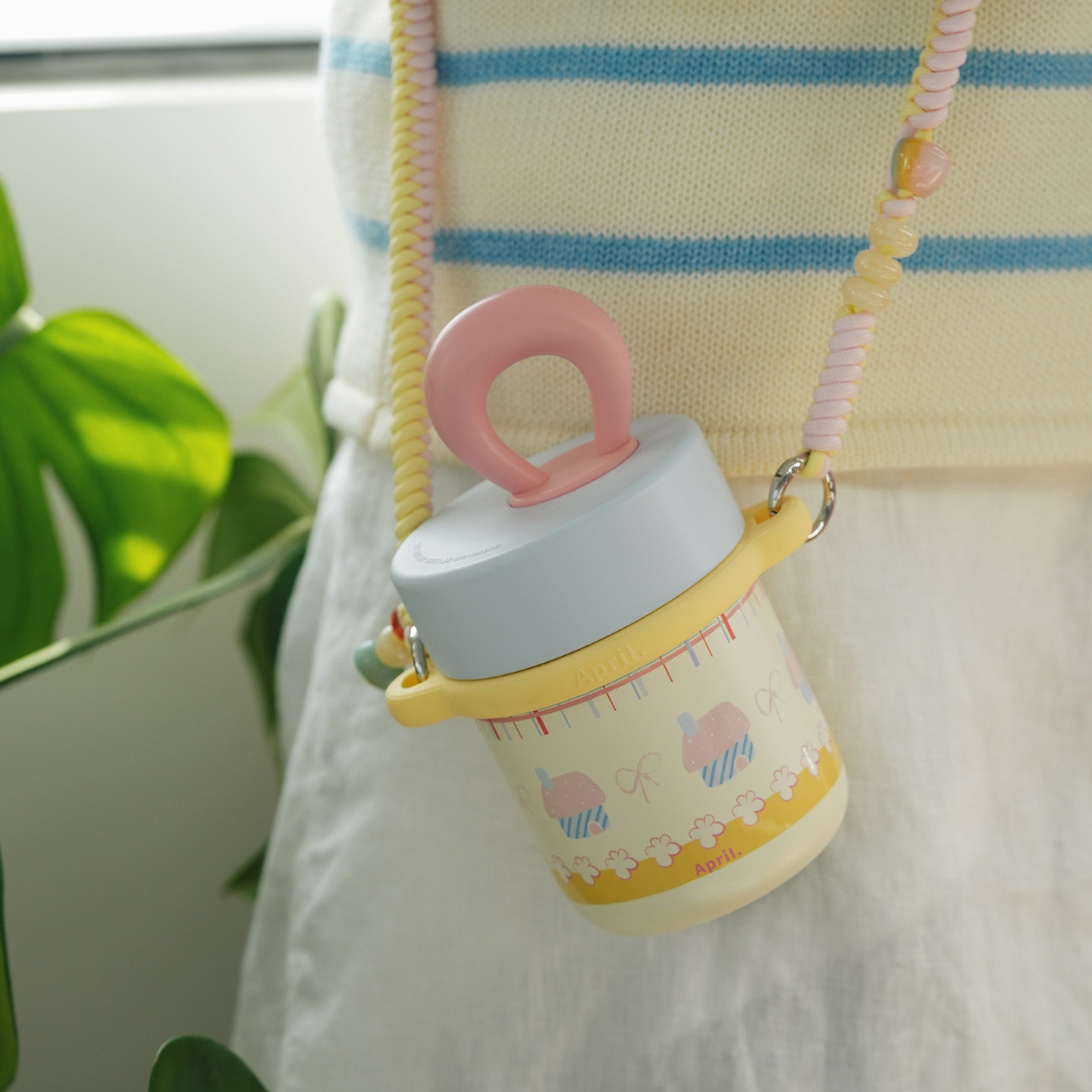 April外出便携斜挎保温杯