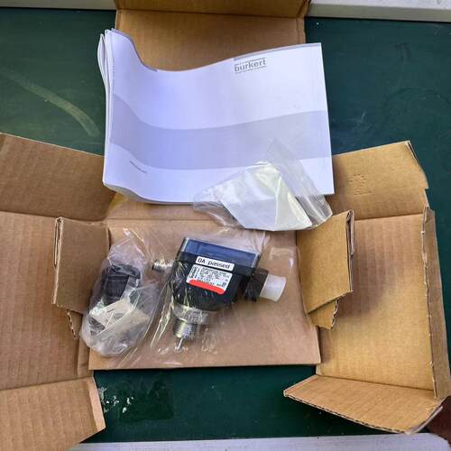 议~burkert8400宝德温度变送器8400，全新。