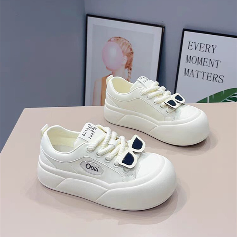 品牌爆款厚底小白鞋女2024春季新款平底百搭墨镜休闲鞋轻便丑萌鞋