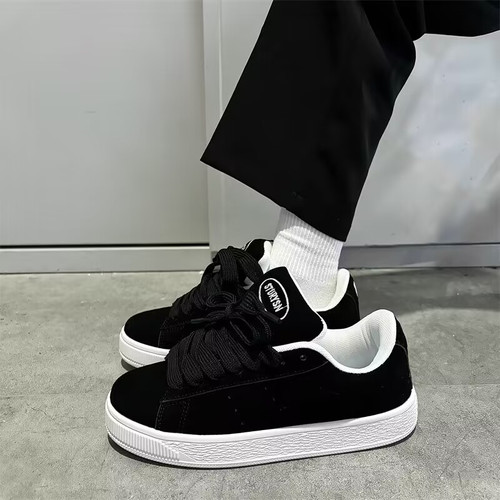 小众美式板鞋新款休闲面包鞋男款情侣鞋子春季高级感黑色运动鞋女