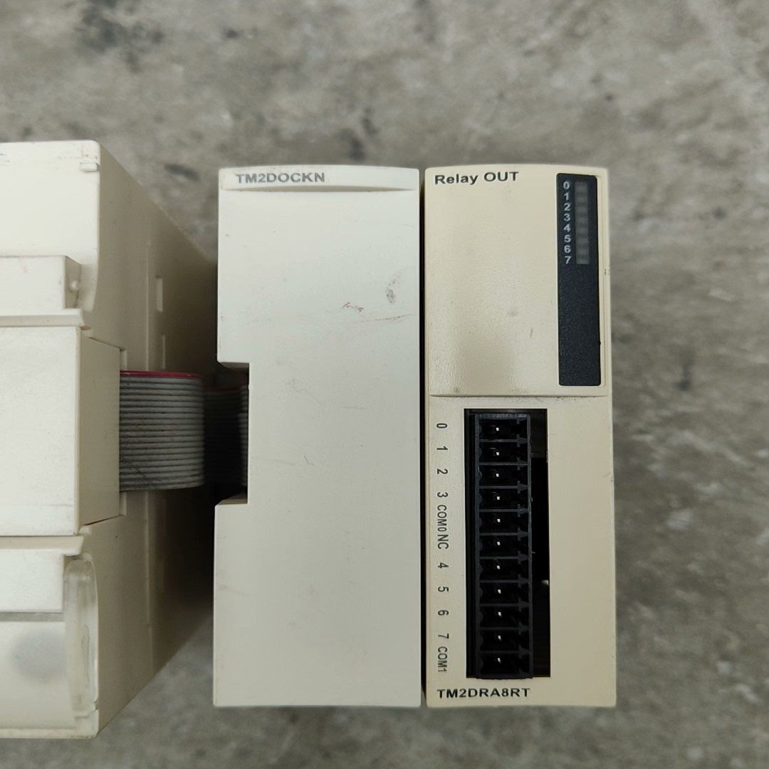 议价施耐德PLC控制器扩展模块TM2DOCKN和TM2DRA8R