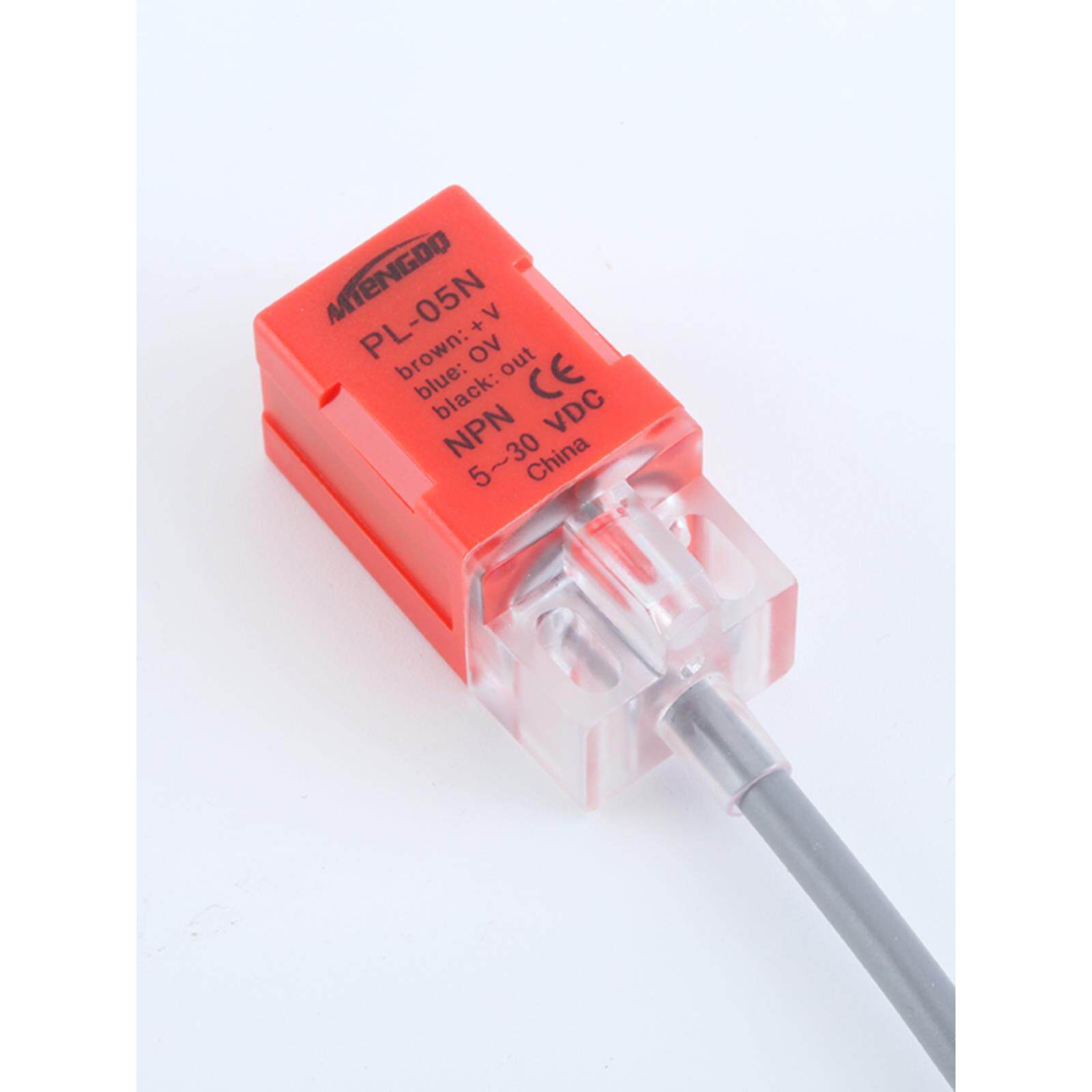 方形接近开关Pl-05N P2三线常开Pnp Dc 5V-24V金属传感器