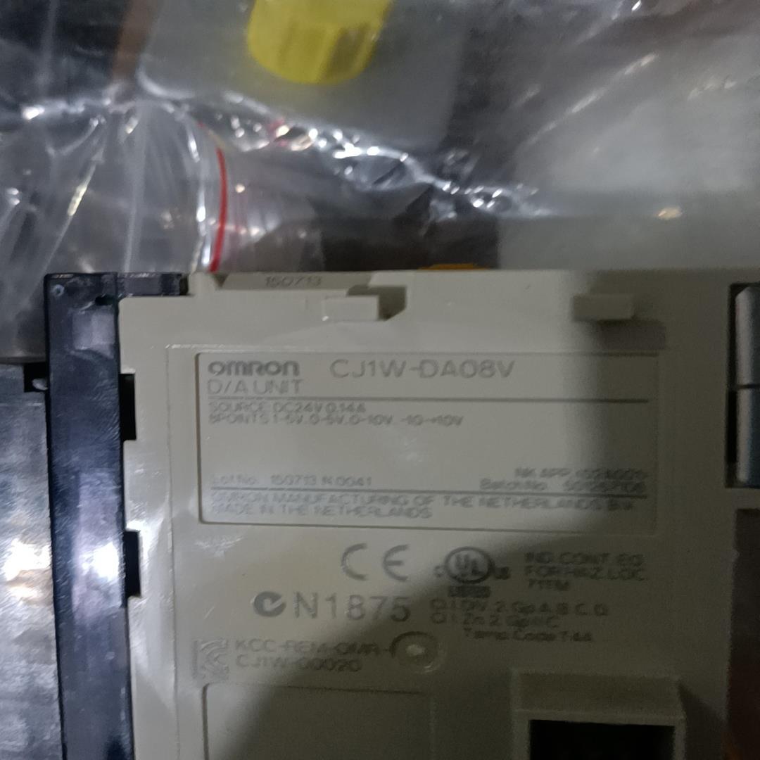 成色漂亮欧姆龙模块CJ1W-DA08V（崽载电子）