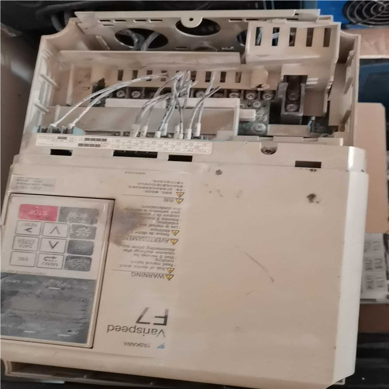 安川F7系列15KW变频器CIMR-F7B4015。壳子不行(崽崽配件）