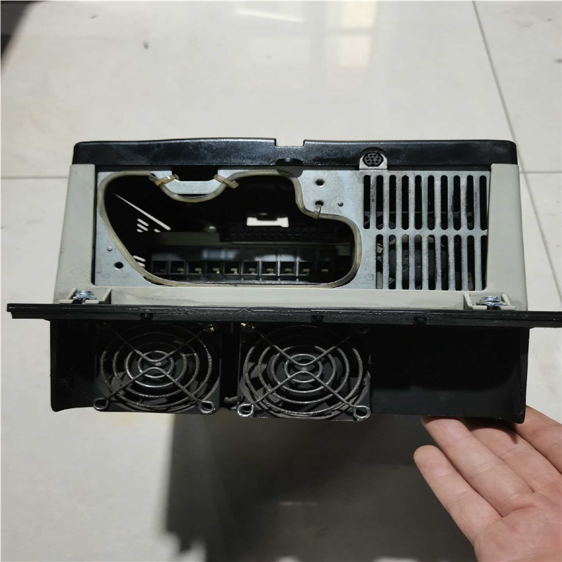 AB罗克韦尔变频器20AC030F0AYNANNN，(崽崽配件）