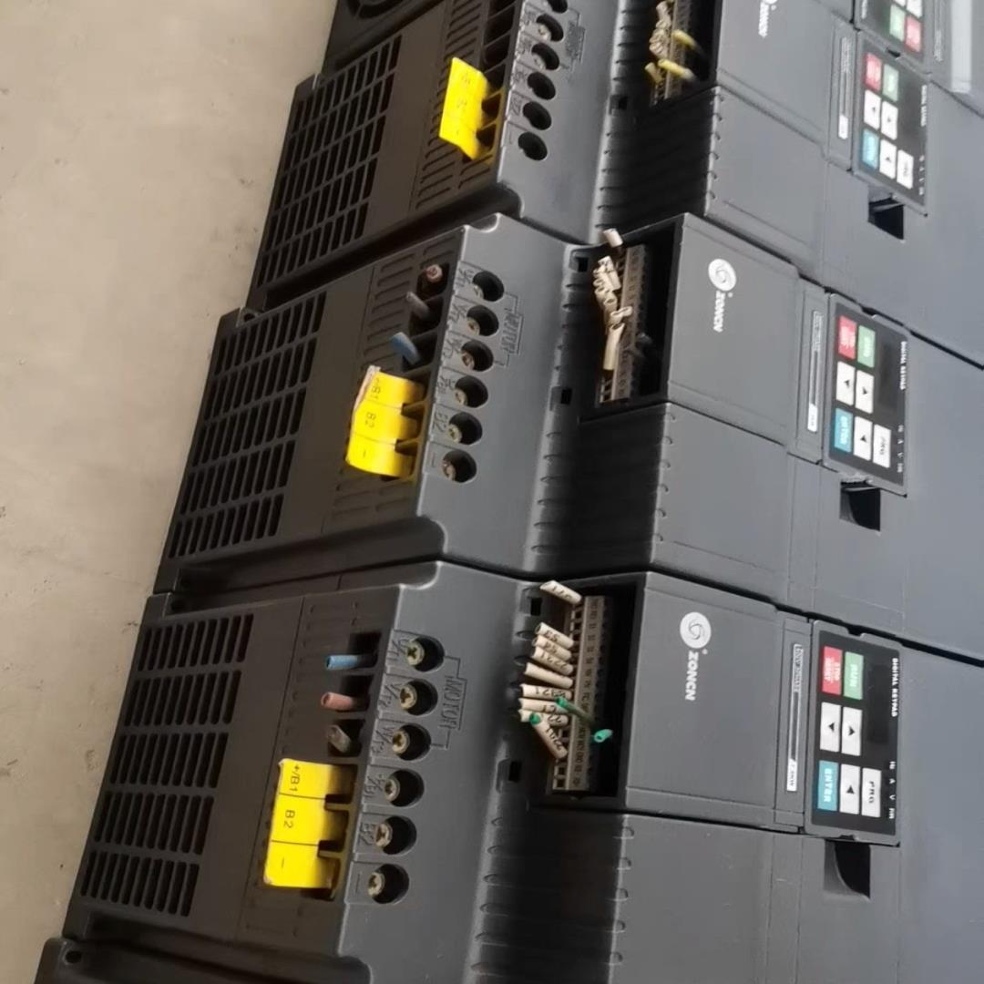 议~众臣Z2400-7R5G/11P/18.5/22KW变频器功