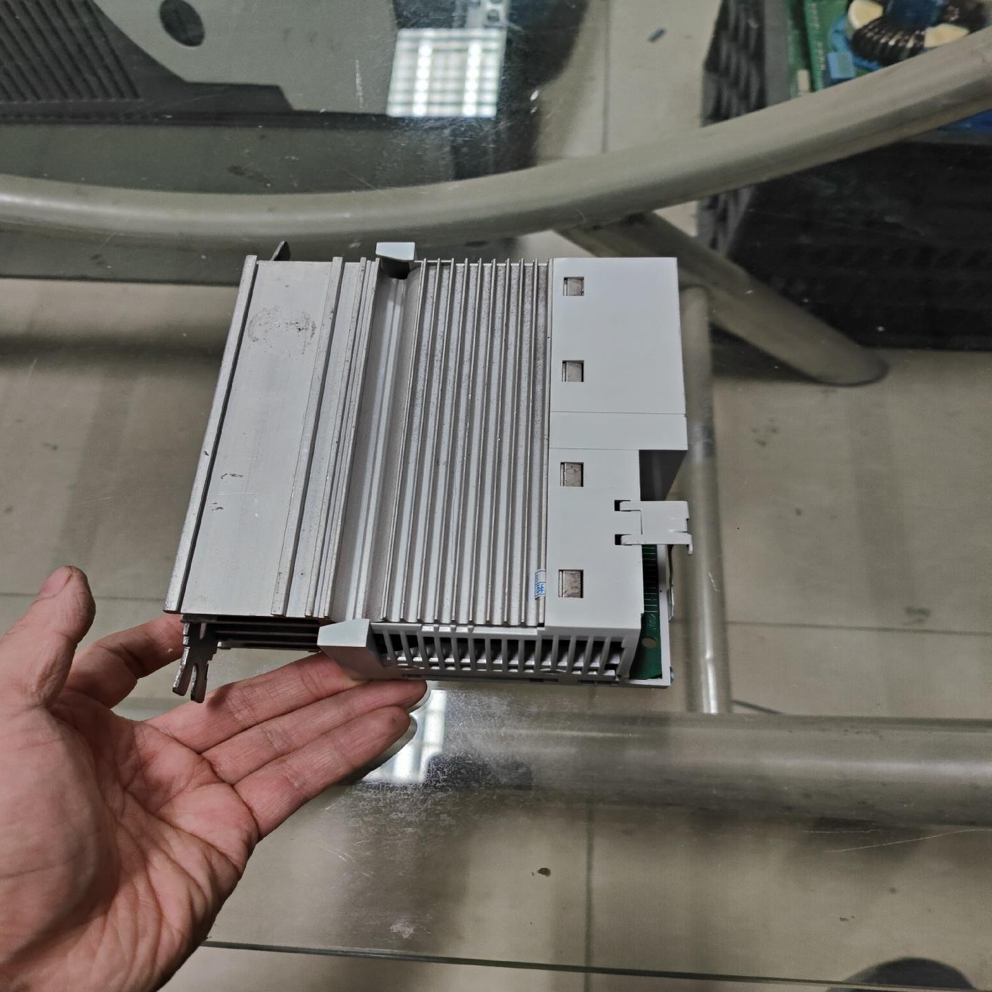 E82EV751-4C200伦茨变频器0.75KW 400V~议价