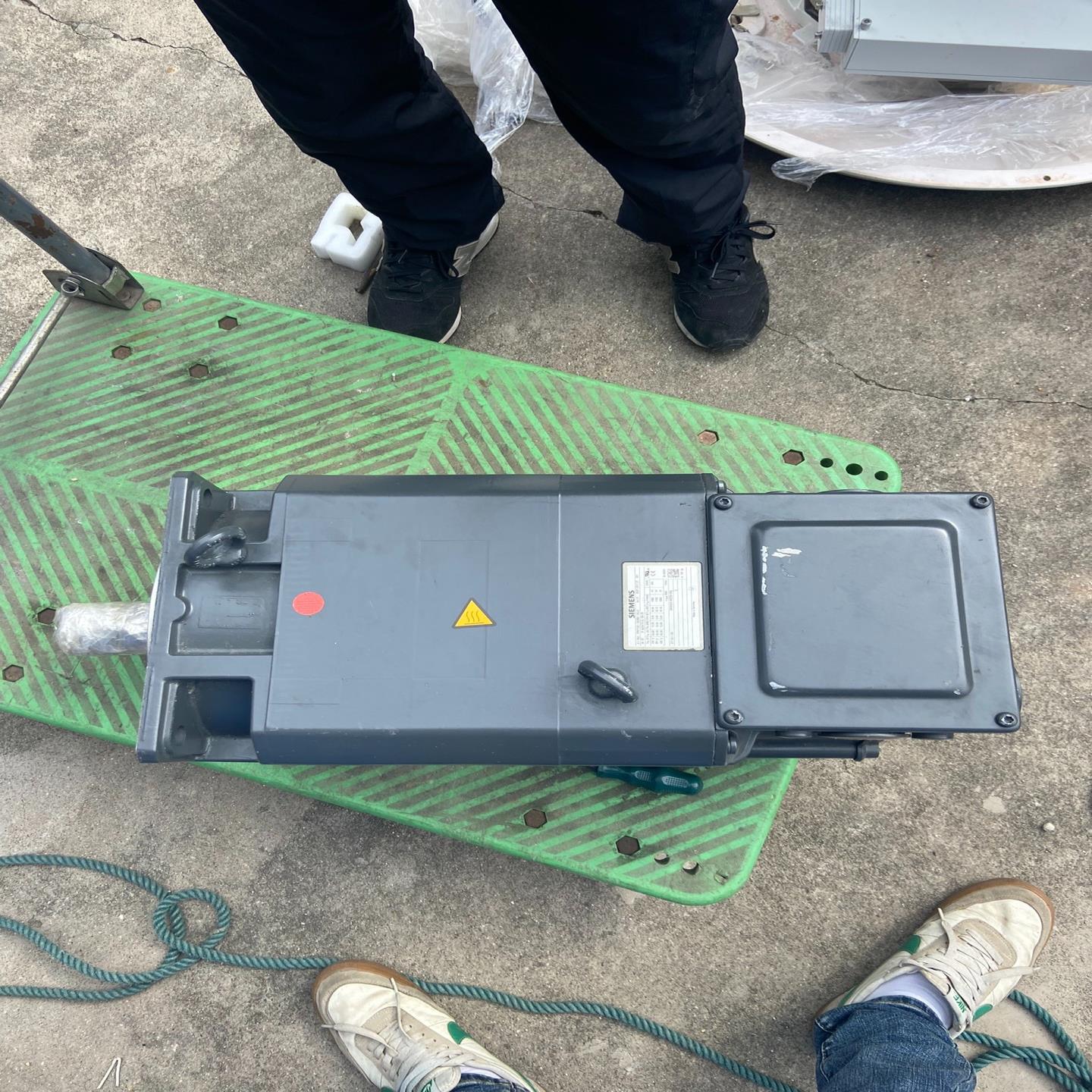 伺服电机1PH7133-2QD02-0CJ3未使议价