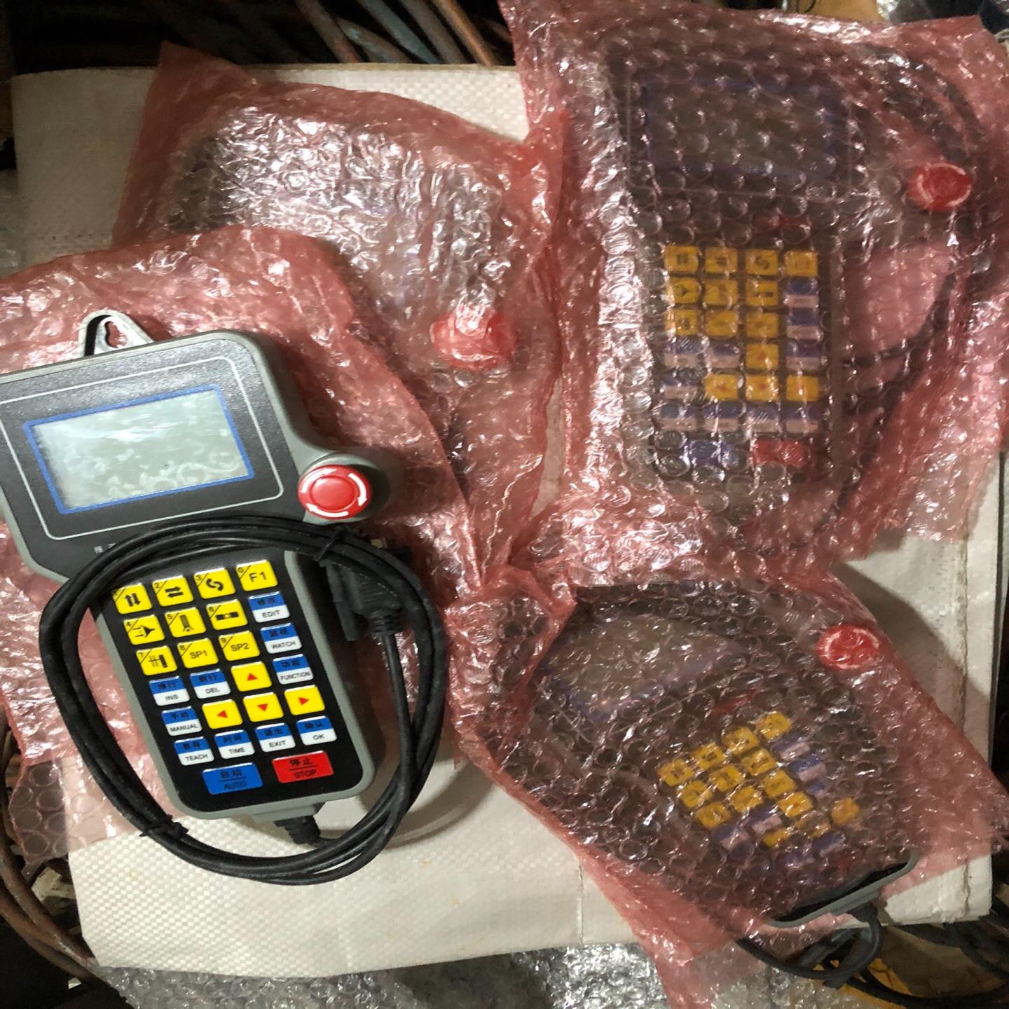 议~ROBOT全新手操器。