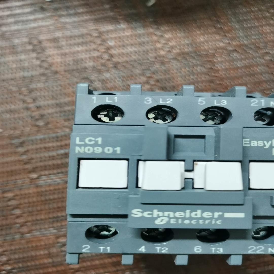 议价施耐德LC1N0901接触器，220V线圈，工程余料，无包装