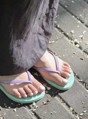【10w+看过】多巴胺人字拖女夏外穿夹角凉拖鞋沙滩防滑配裙子凉鞋