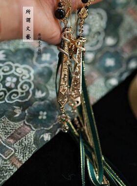 蛇衔财 耳挂 绿色耳环蛇年无耳洞耳饰挂耳式耳夹仙