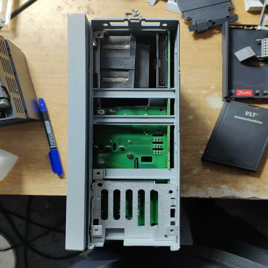 丹佛斯变频器FC302系列驱动板  1.5KW底座    0(崽崽配件）