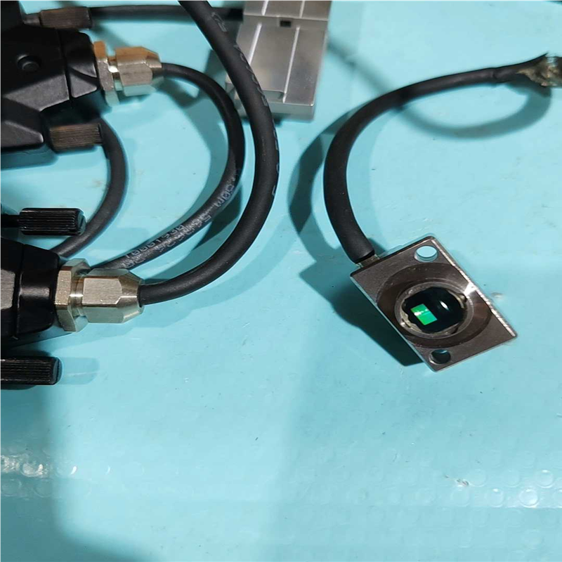 议~海德汉编码器  LIF48R，LIF98W实物如图议价