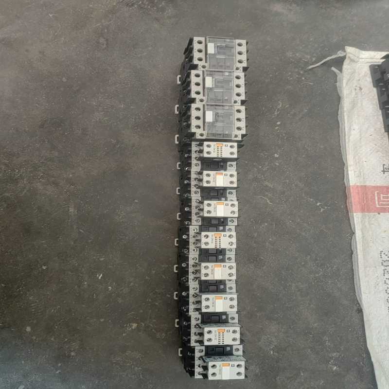 锡恩施接触器，TC1D3210三只，TC1 D09C01