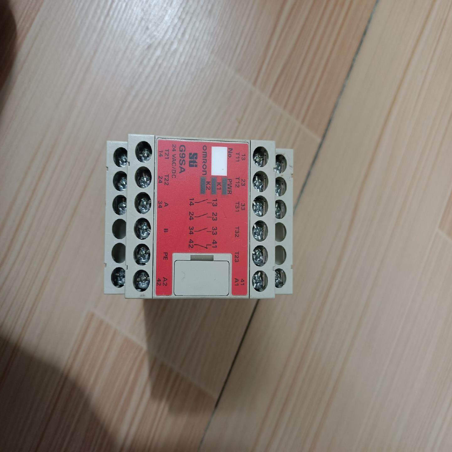 G9SA-301安全继电器模块，功能测试完好，外观(崽崽配件）