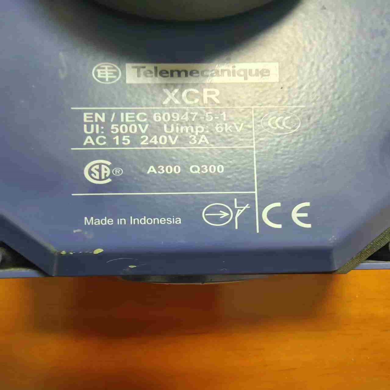 施耐德XCRE18限位跑偏开关60947-5-1议价