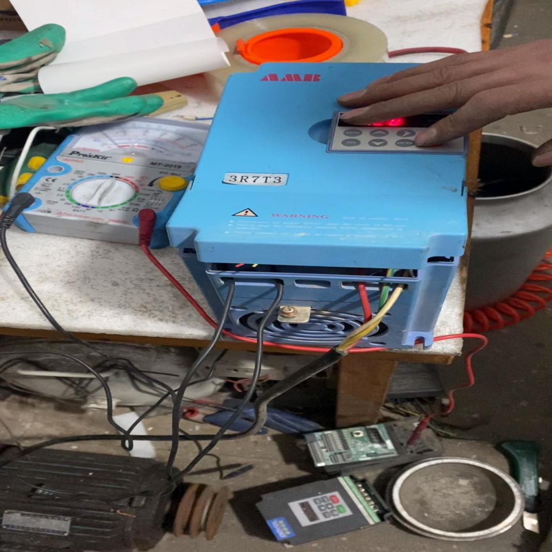 安邦信变频器AMB100-3R7P-T3，380V，3.7K~议价