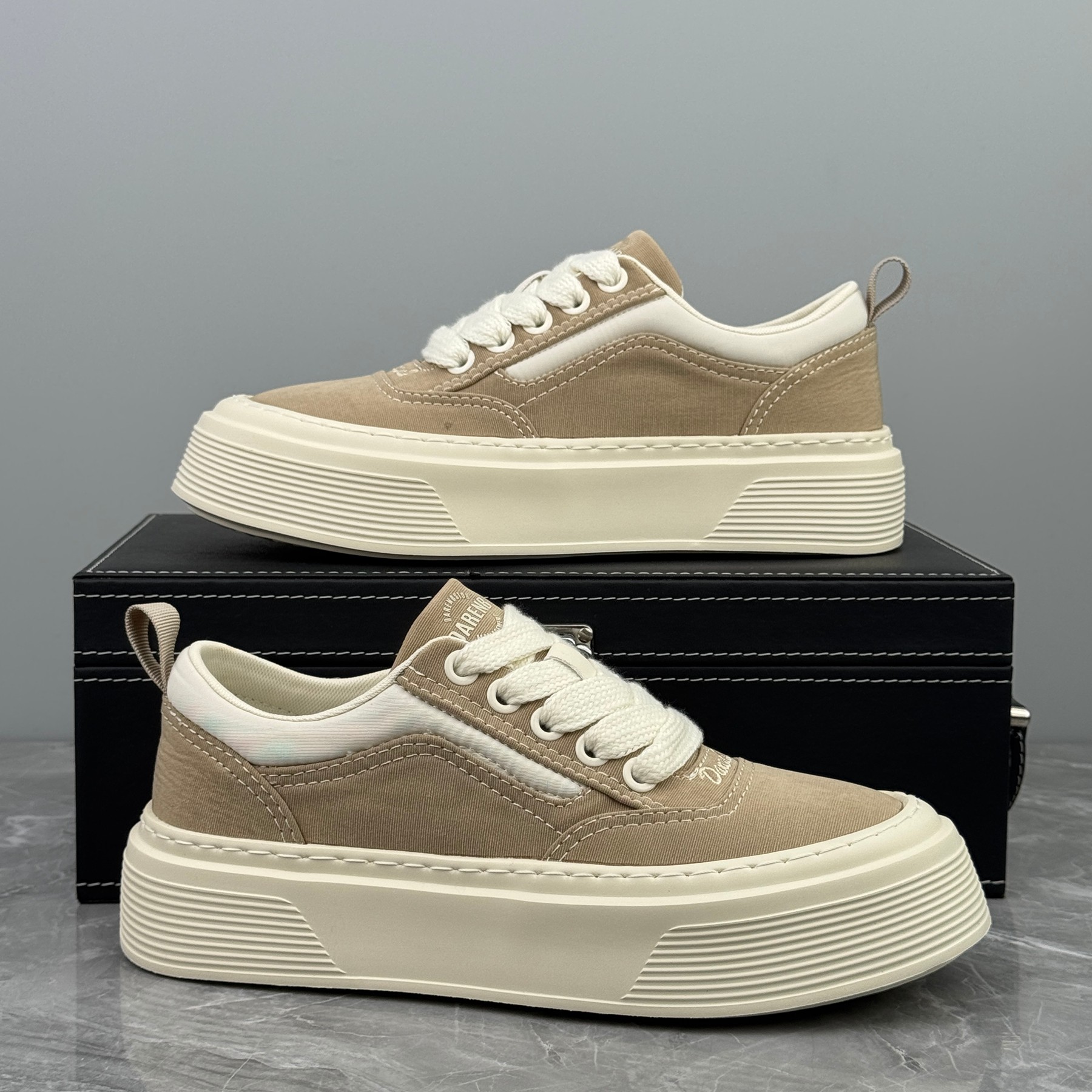 帆布鞋男款2026春季新款轻便舒适低帮厚底板鞋时尚简约百搭休闲鞋,流行男鞋,休闲板鞋,淘宝优惠券,粉丝福利购,淘宝优惠卷