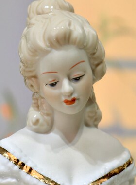现代家居装饰品西洋女人物陶x瓷摆件客厅卧室酒柜玄关摆设结婚礼