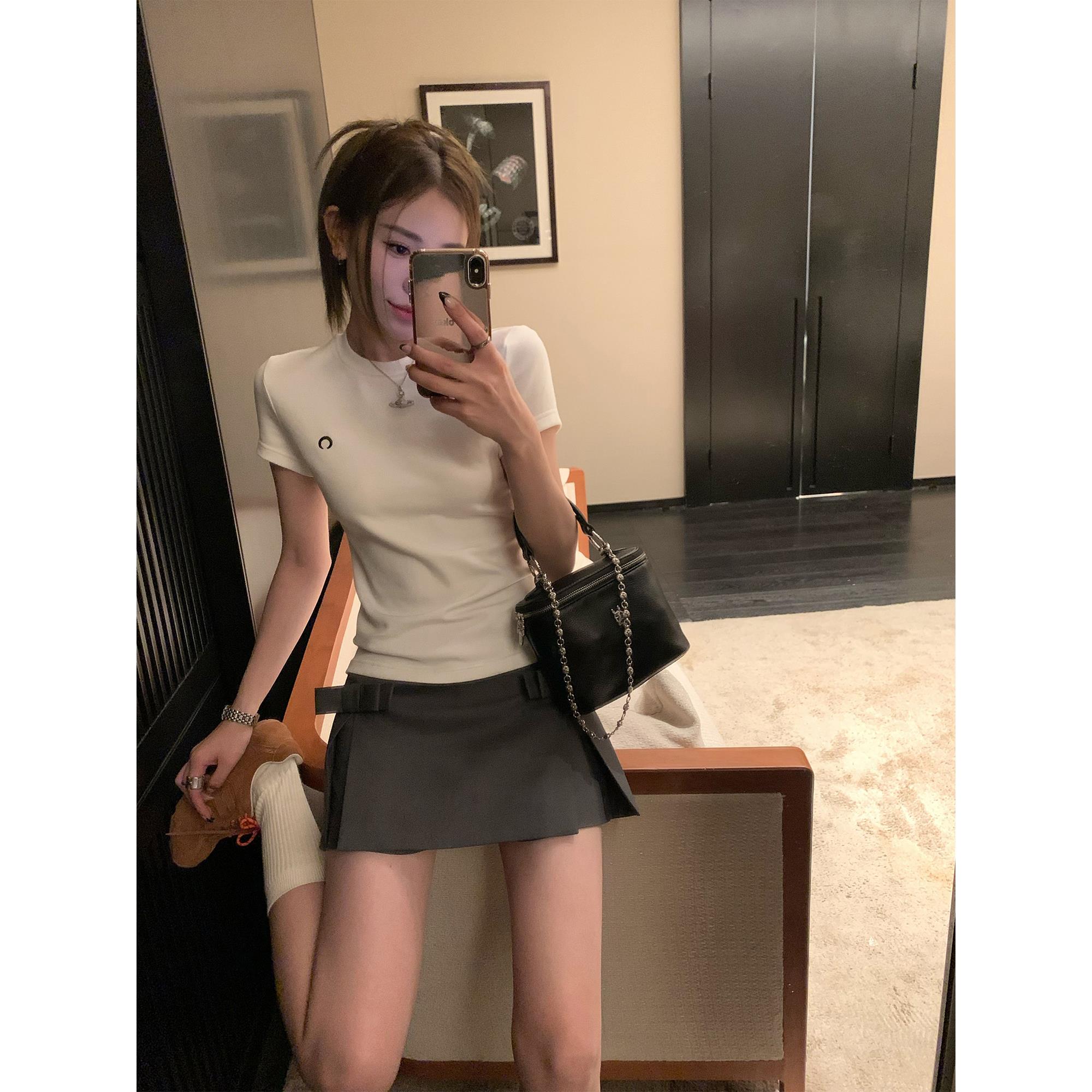 Hhyii小月亮黑色正肩刺