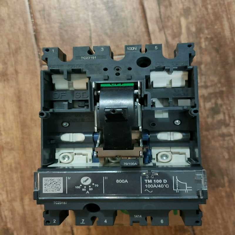 新款NSX100N的100A塑壳断路器一只,有安装安装未使用(gg设