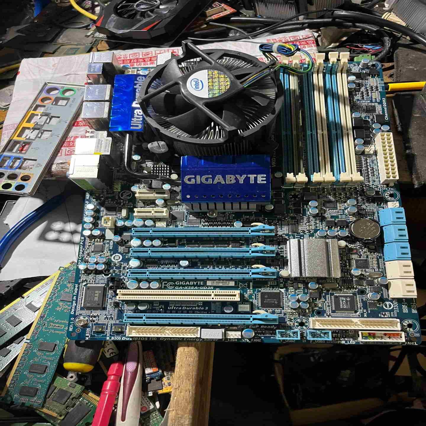 X58A-UD3R主板i7-975  内存4G一套 原议价