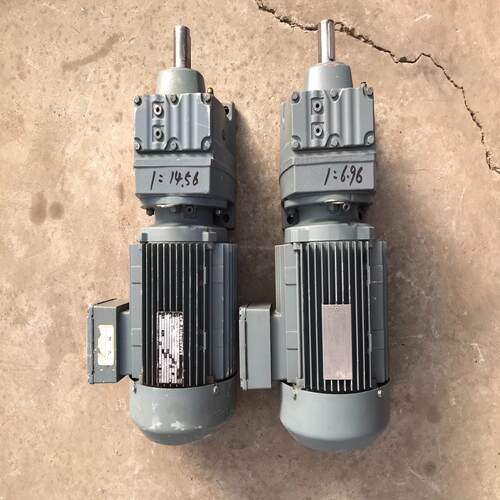 两台sew卧式齿轮减速机，R47 DV100M4/TF，速比（耶耶电子）