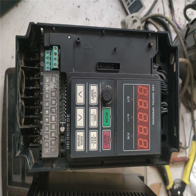 正弦TC3A03-4KW变频器两台，成色自定义，一台缺上盖，(崽崽配件