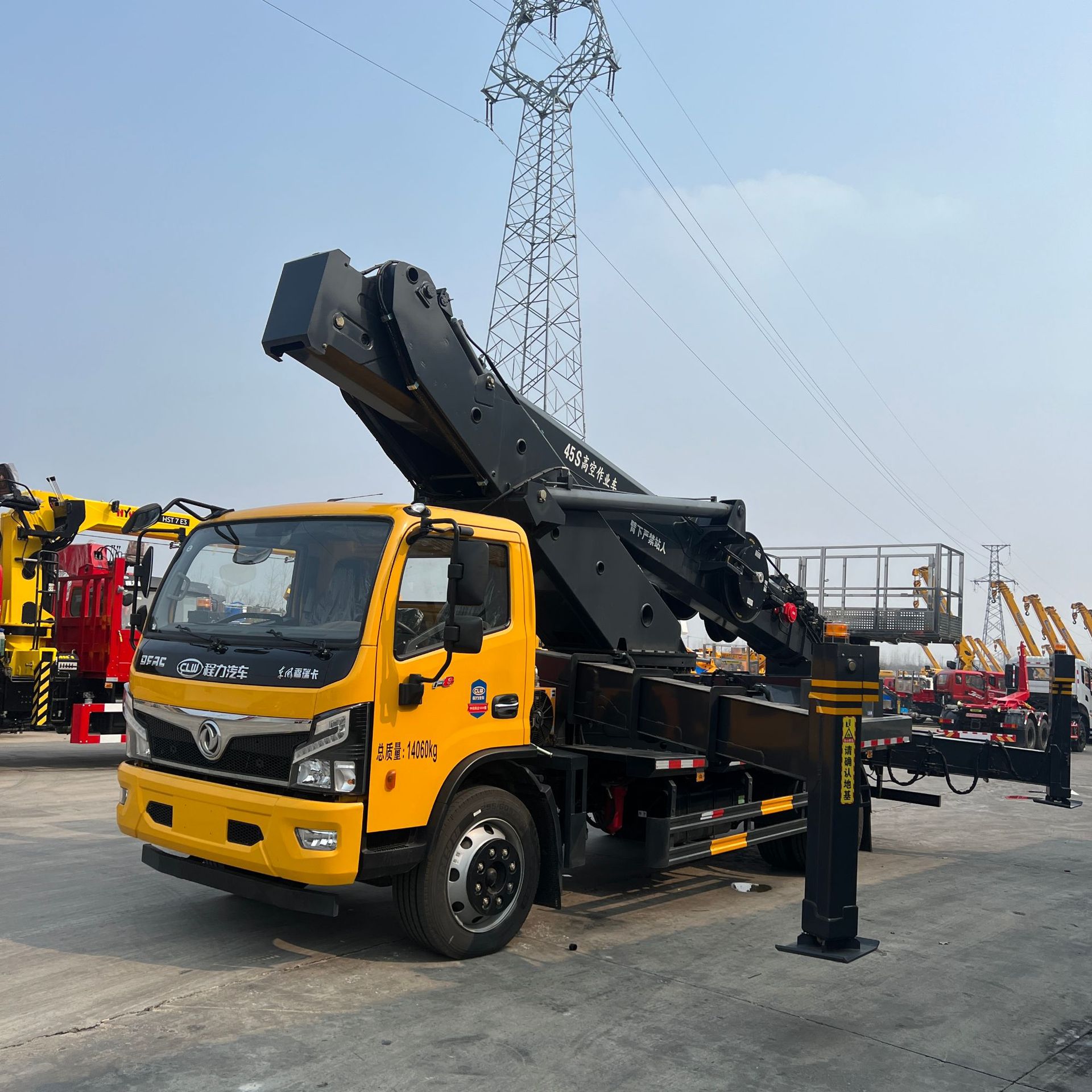 【程力集团】高空作业车出口高空作业平台Aerial work platform