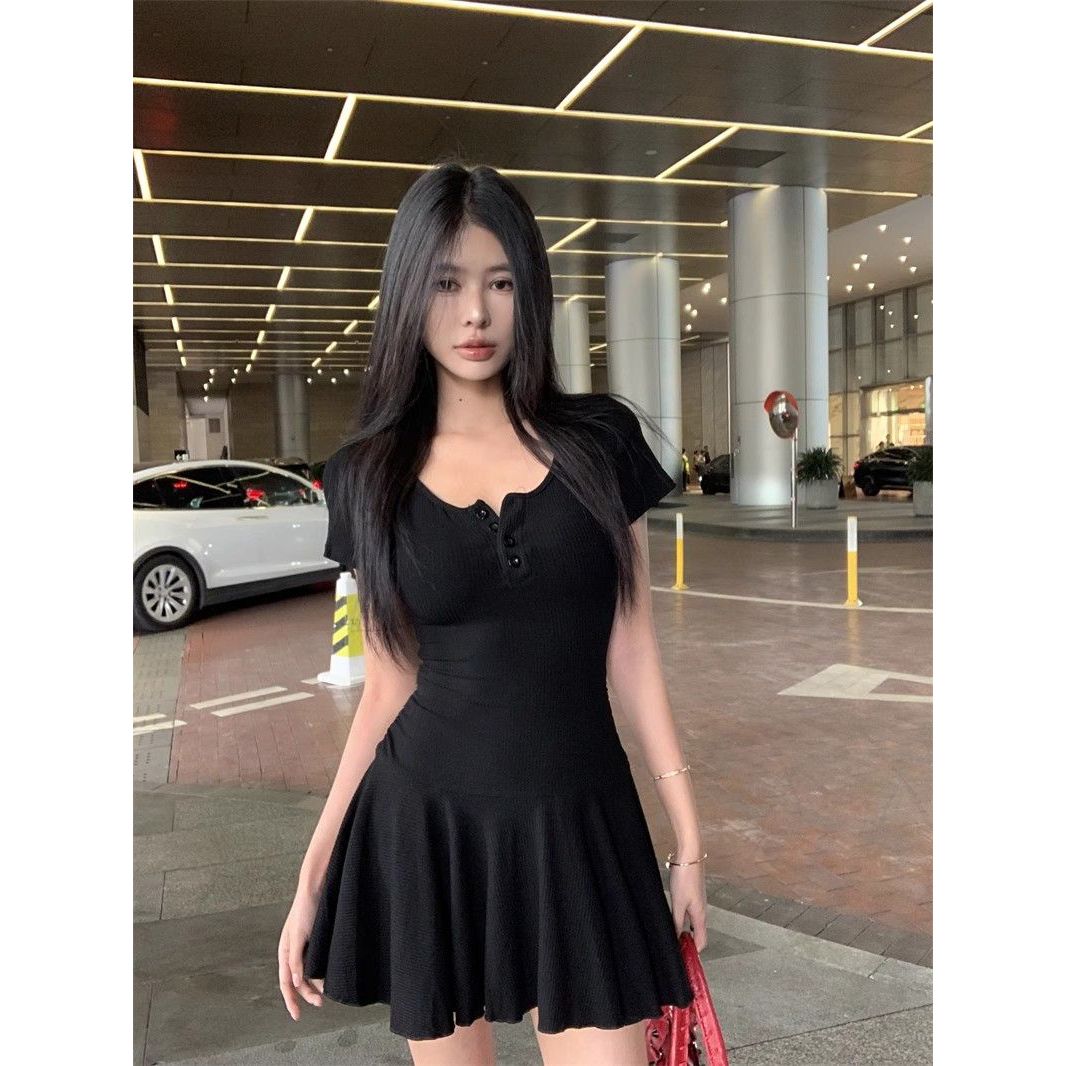 黑色方领短袖T恤连衣裙女